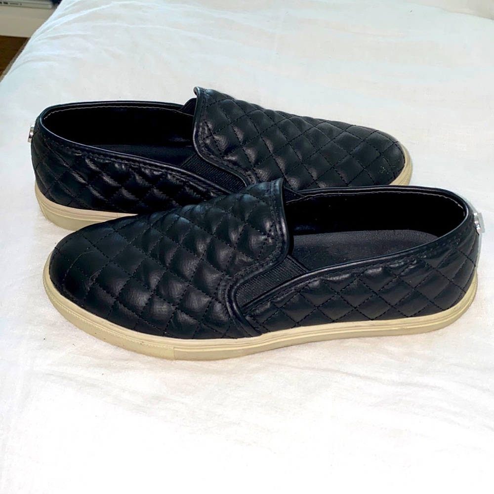 Ecentrq Steve Madden Quilted Slip on Sneaker